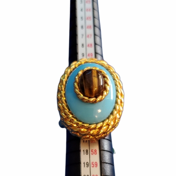 Large goldtone Cocktail Ring size 7 - Picture 1 of 12